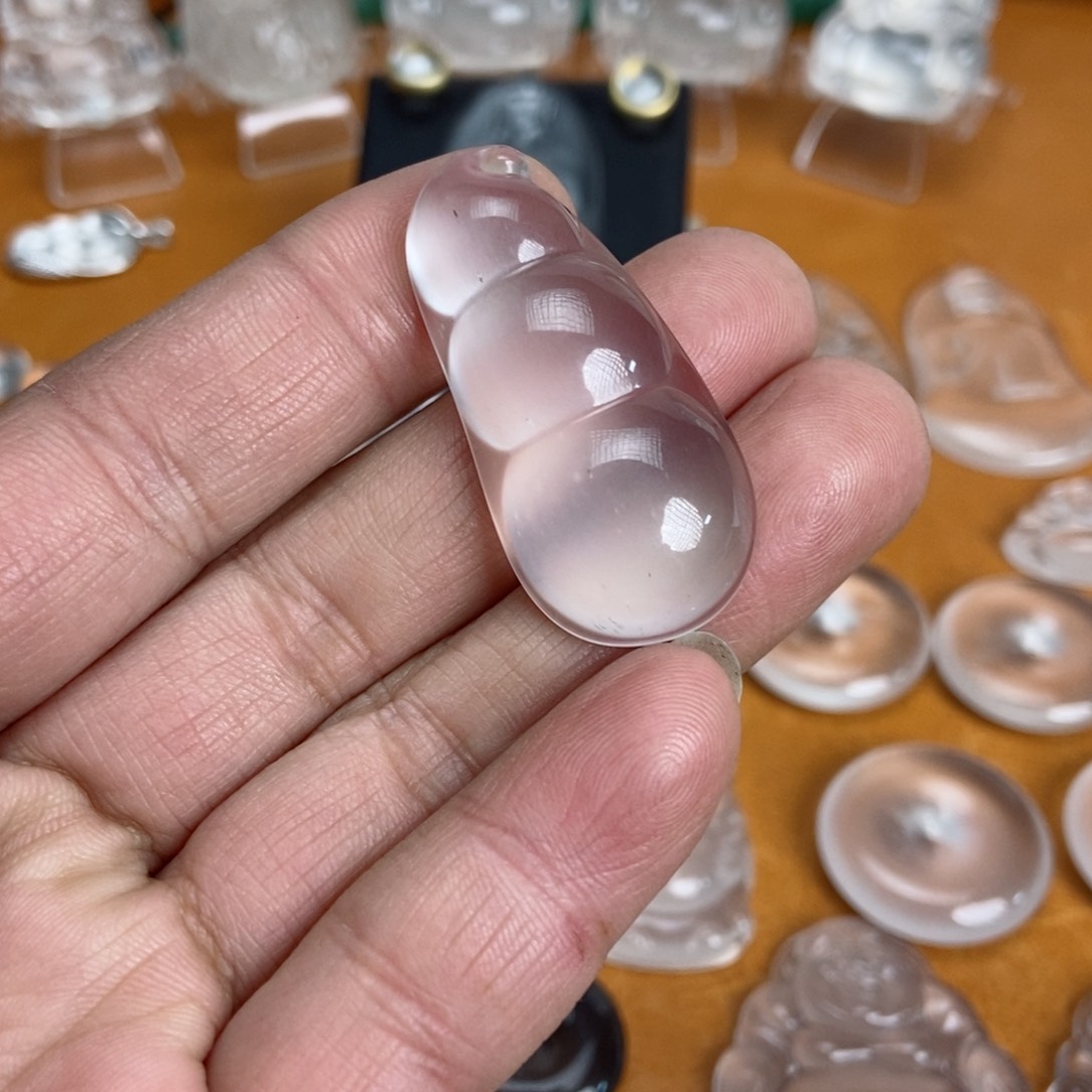 石英质玉吊坠未镶嵌