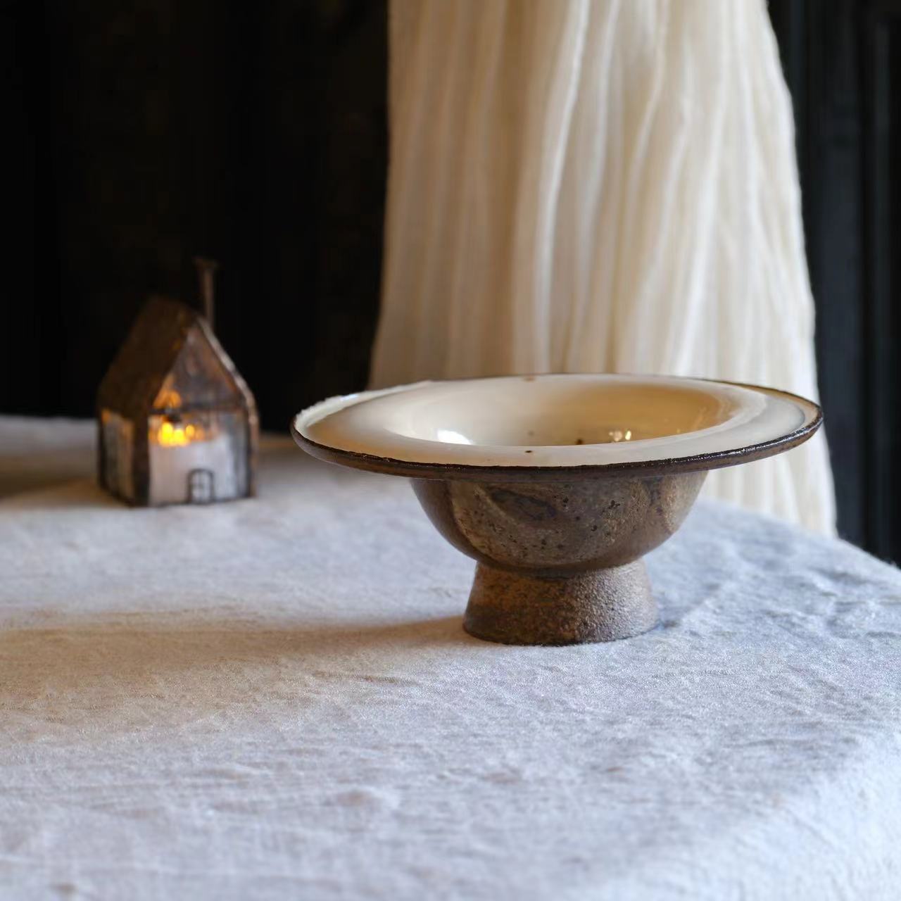 小喜宅 (微瑕）飞天草帽高足盘