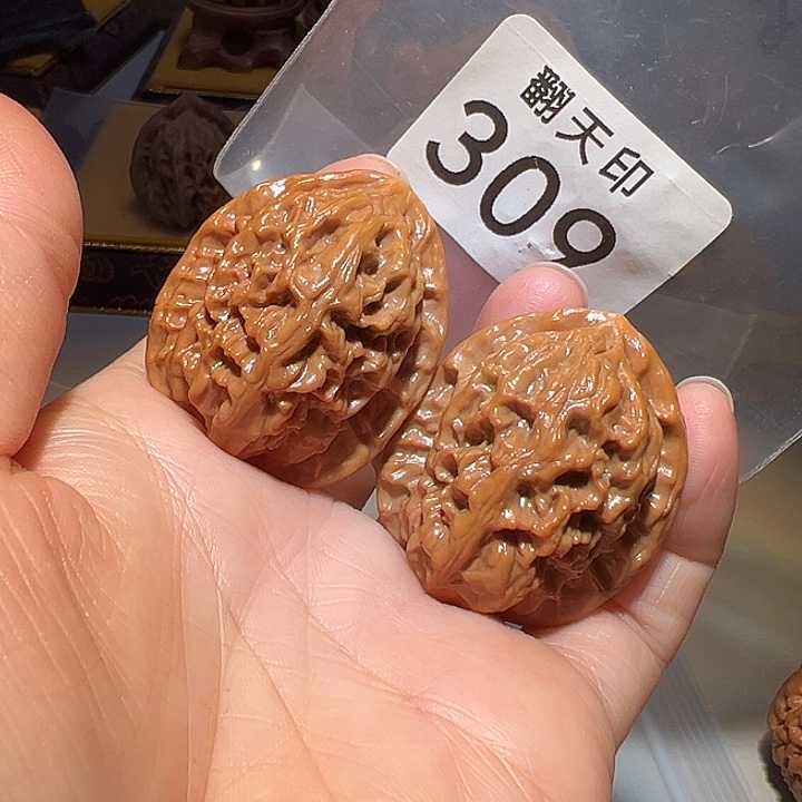吊坠桃核35边36肚红莲