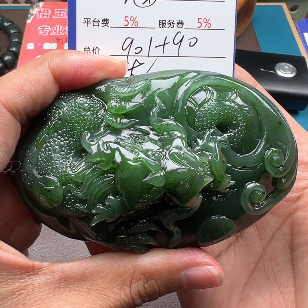 和田玉颈饰未镶嵌海**色