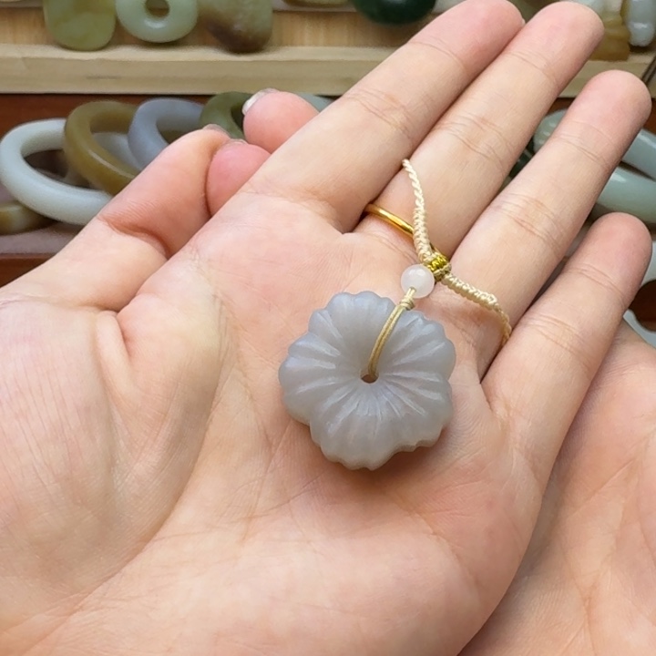 和田玉未镶嵌颈饰