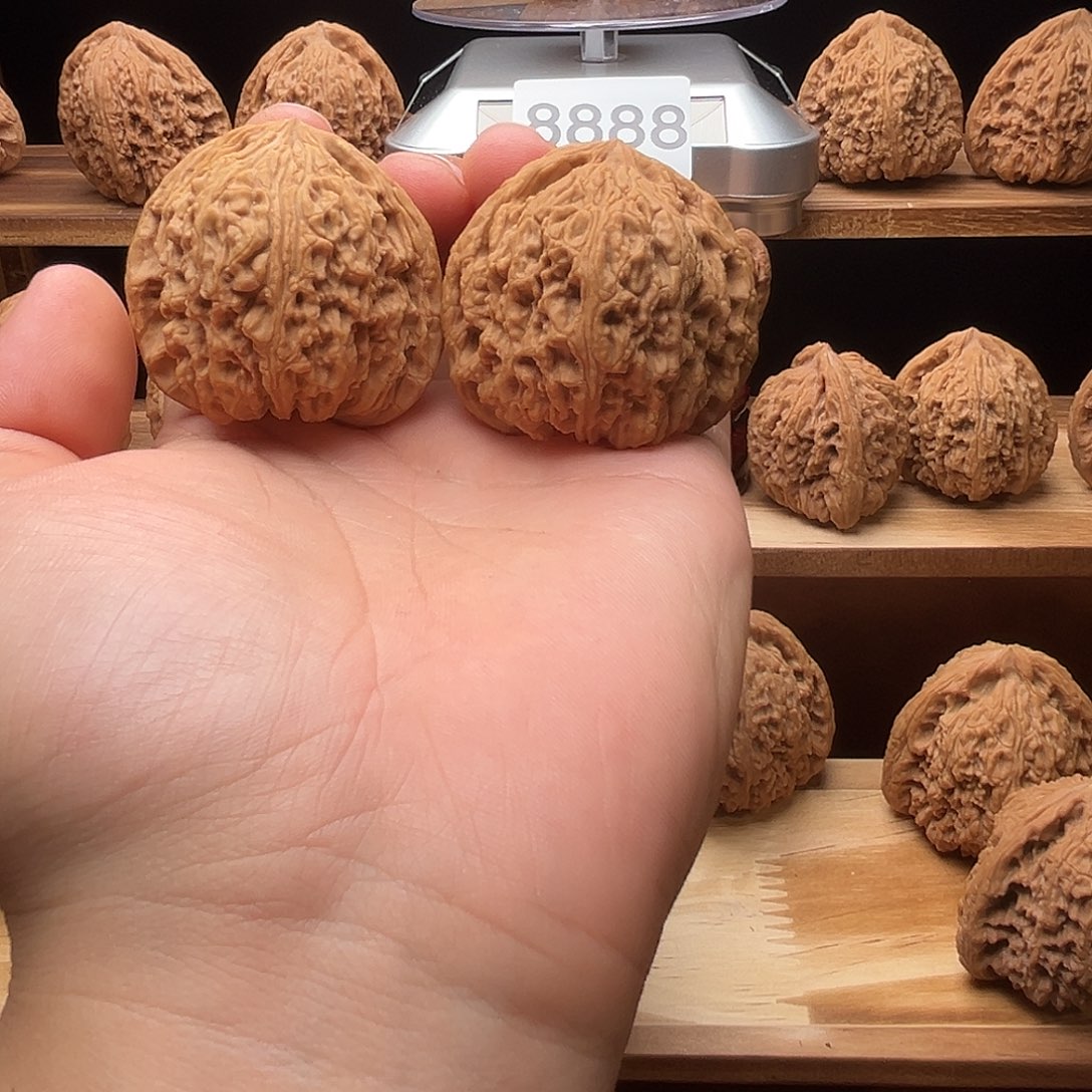 文玩核桃吊坠46球疆