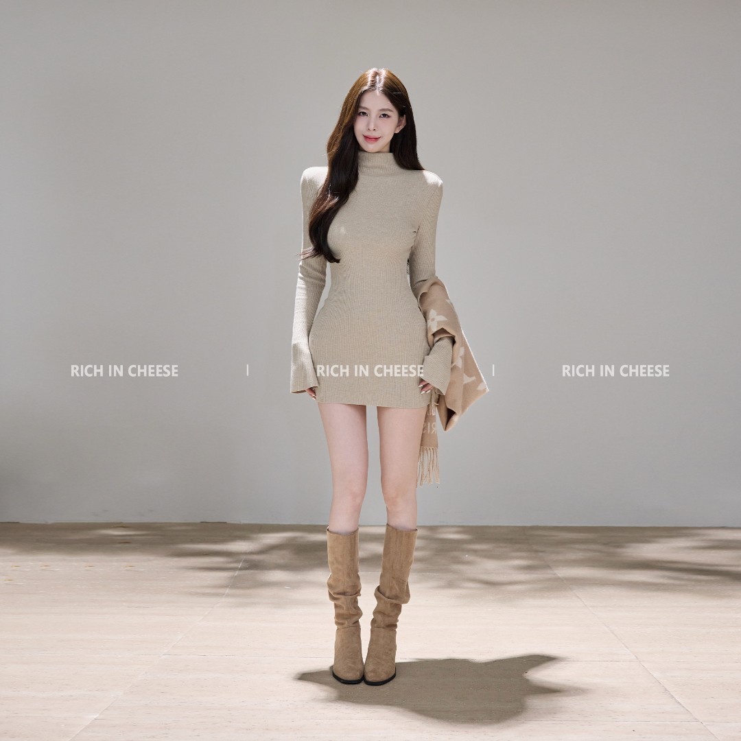 舒胡蕾 茶香可颂【定制细闪包臀裙版】 秋冬长袖高弹针织收腰连衣裙