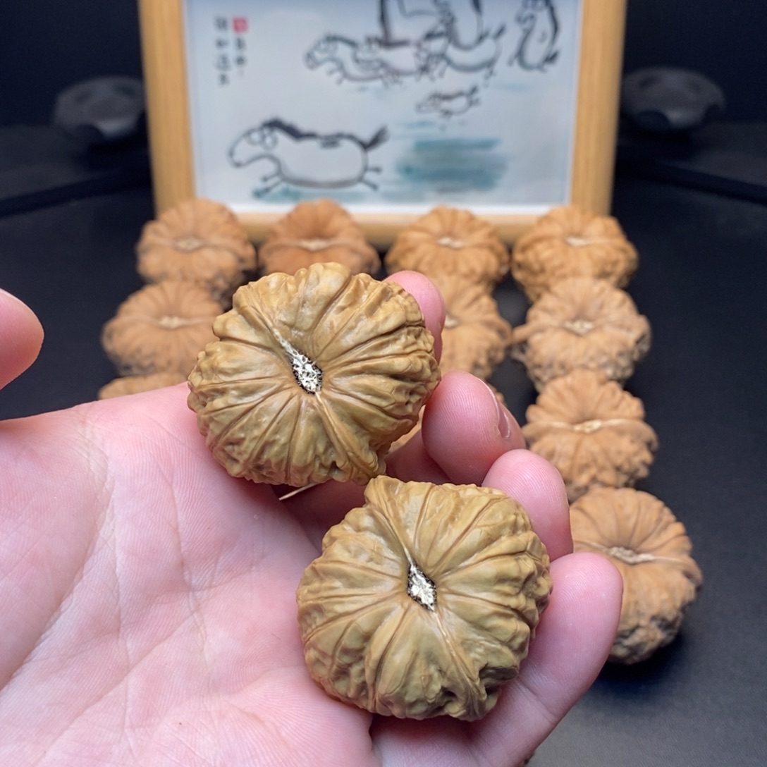 跑***荣吊坠文玩核桃南瓜墩