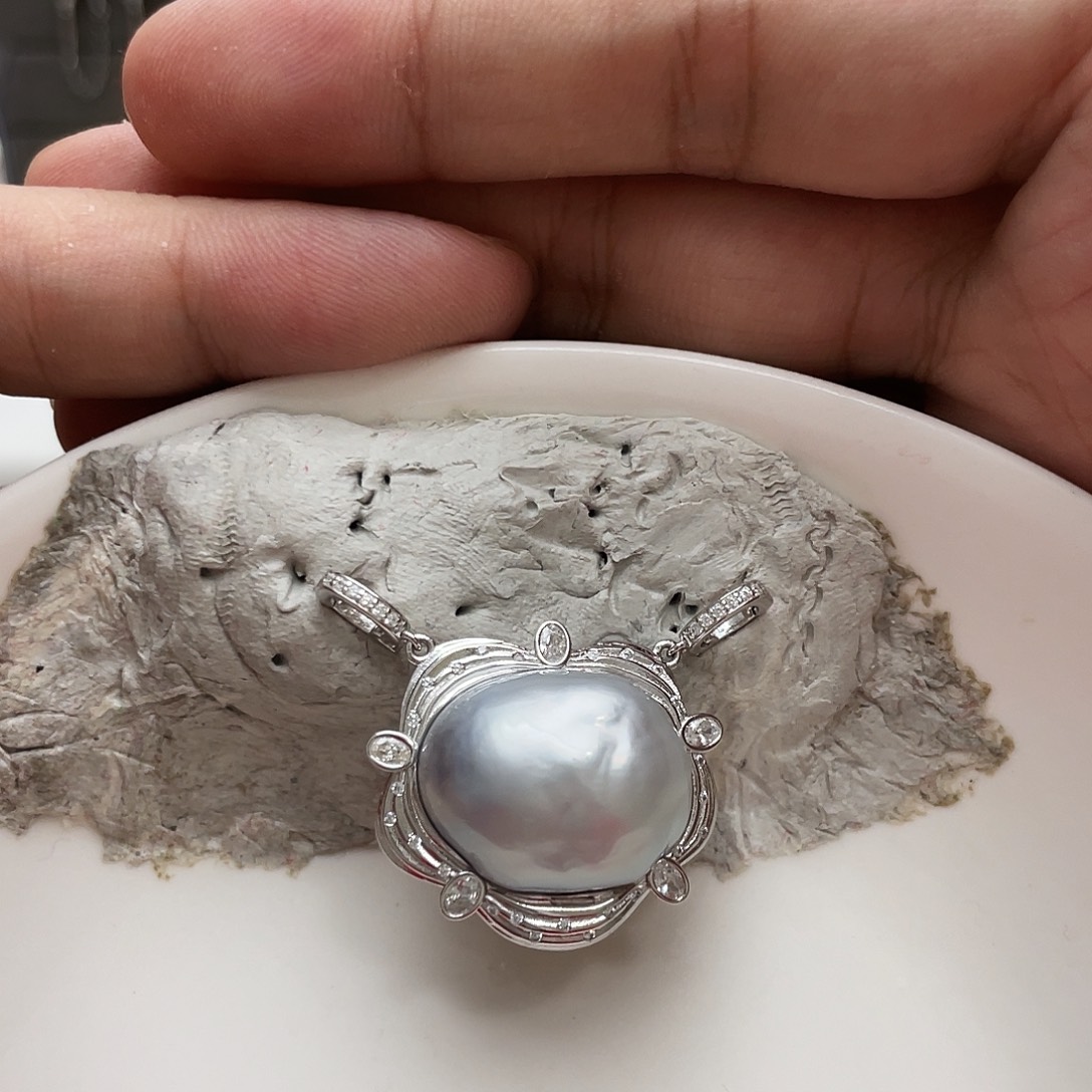 喜***乐银S925镶嵌海水珍珠颈饰