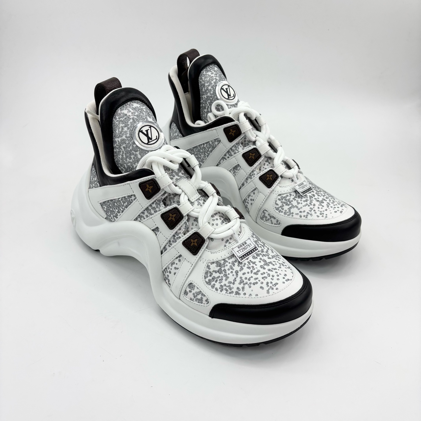 未使用 LouisVuitton/路易威登 40码百搭时尚透气白黑拱桥老爹鞋