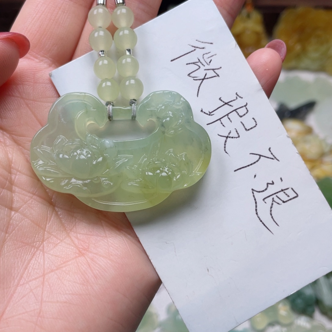 蛇纹石玉颈饰未镶嵌