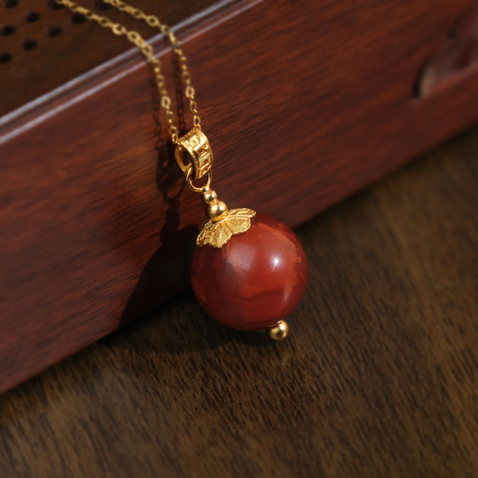 画喜妖艳火焰纹南红吊坠 气质女士复古国风红色单珠坠链