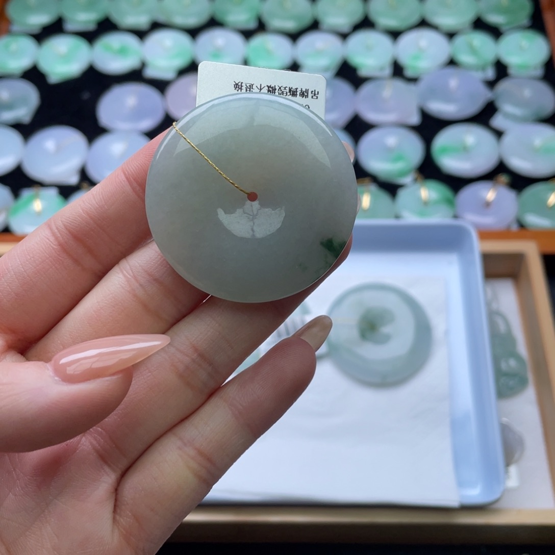 翡翠未镶嵌颈饰平安扣