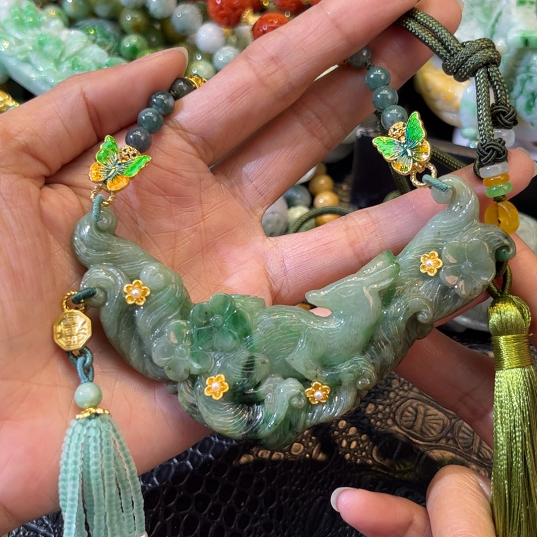 翡翠颈饰未镶嵌待编款