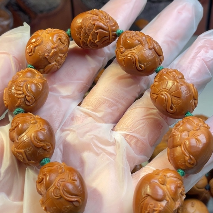 橄榄核雕刻，微瑕反油包衣财神