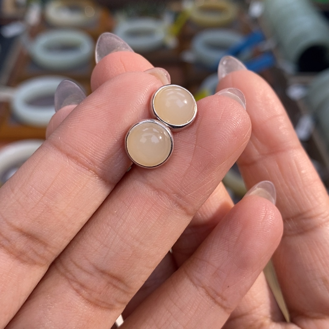 和田玉未镶嵌耳饰