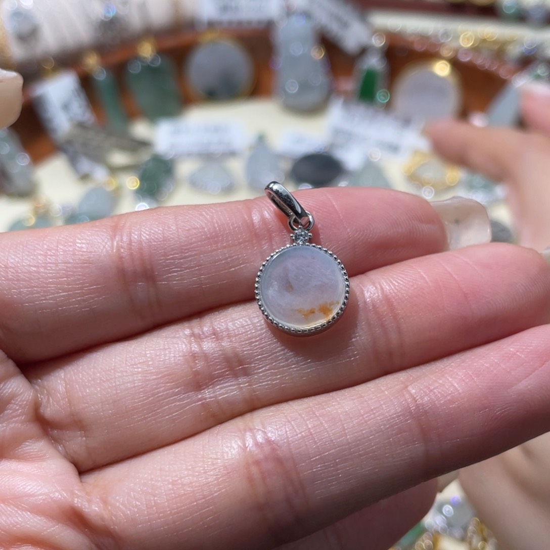 翡翠未镶嵌颈饰吊坠