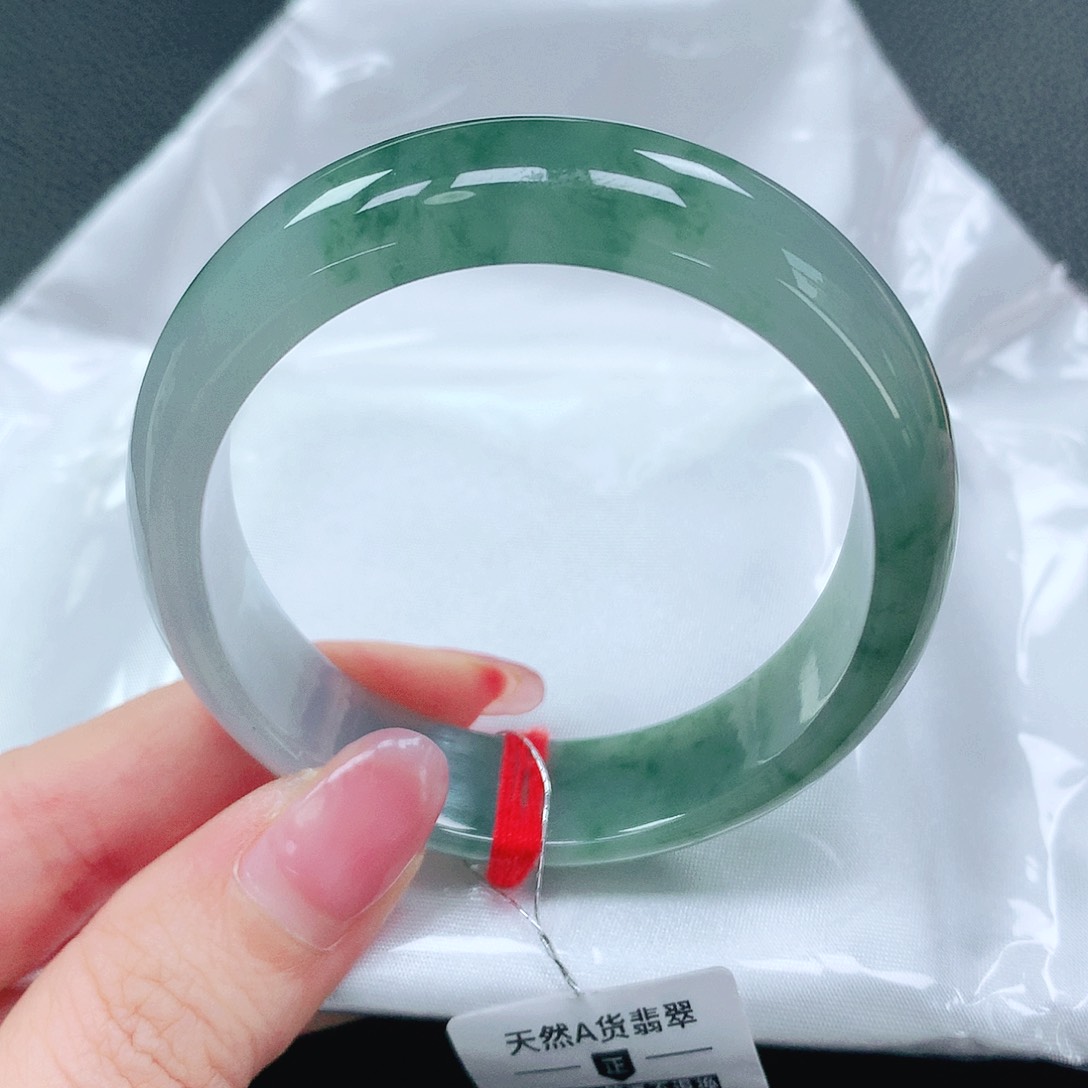 翡翠手镯未镶嵌56贵