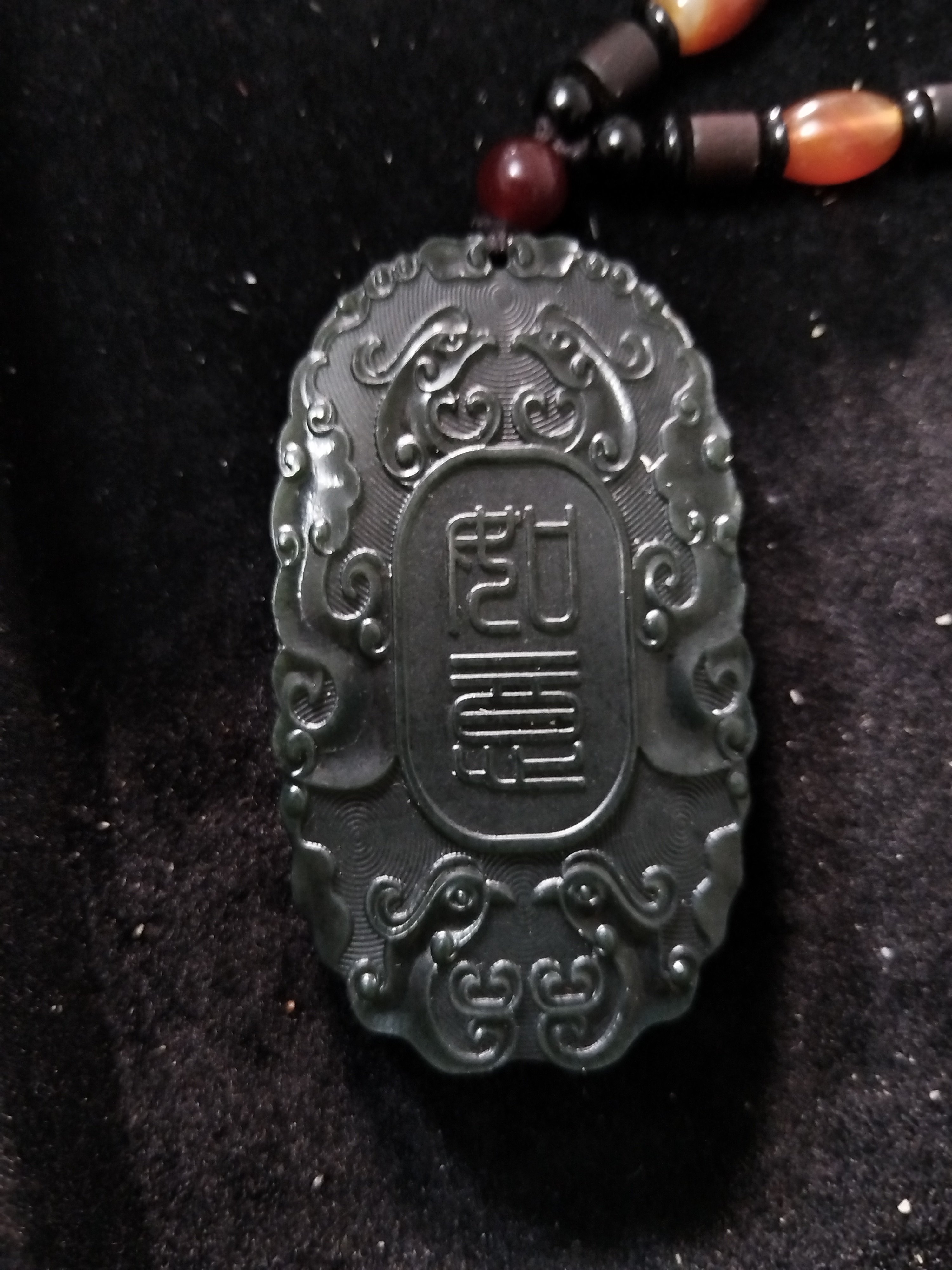 新疆和田玉吊坠.