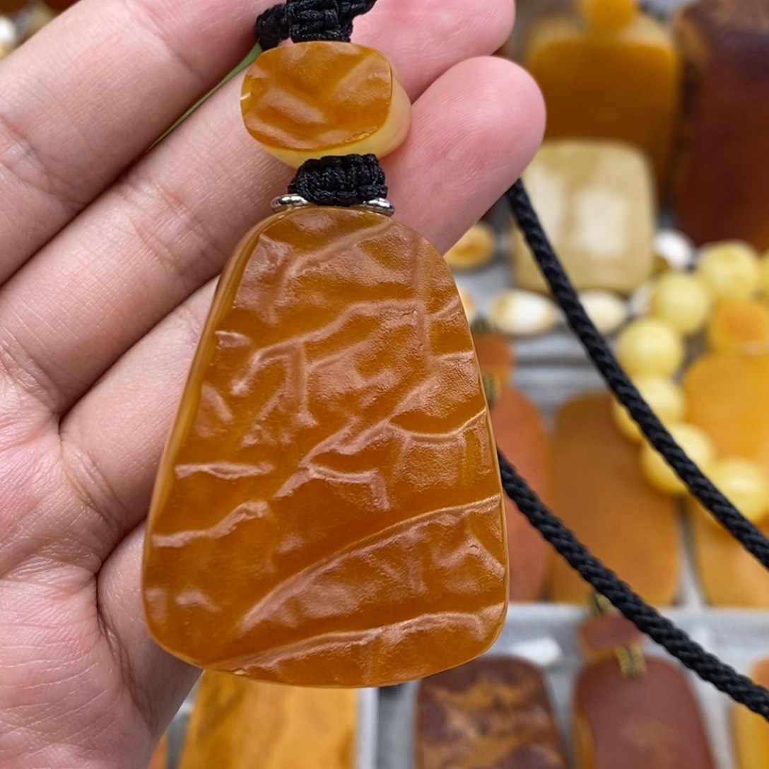 琥珀吊坠(赠链)未镶嵌
