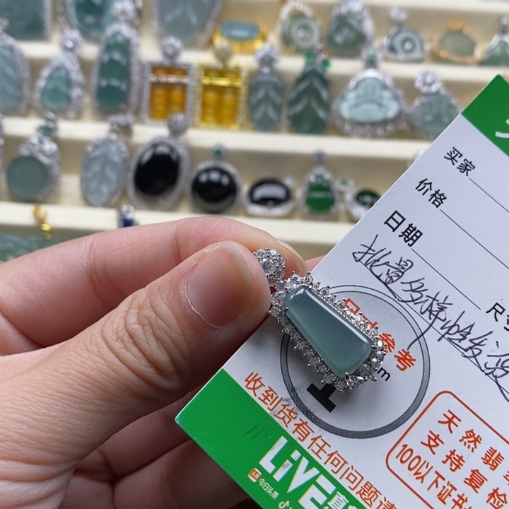 翡翠未镶嵌颈饰翡翠