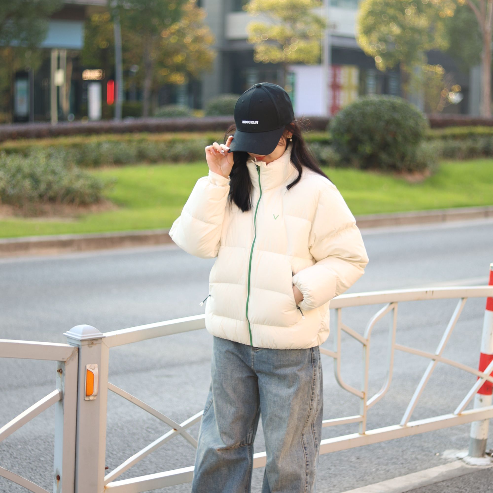 P25046U立领加厚情侣撞色泡芙羽绒服