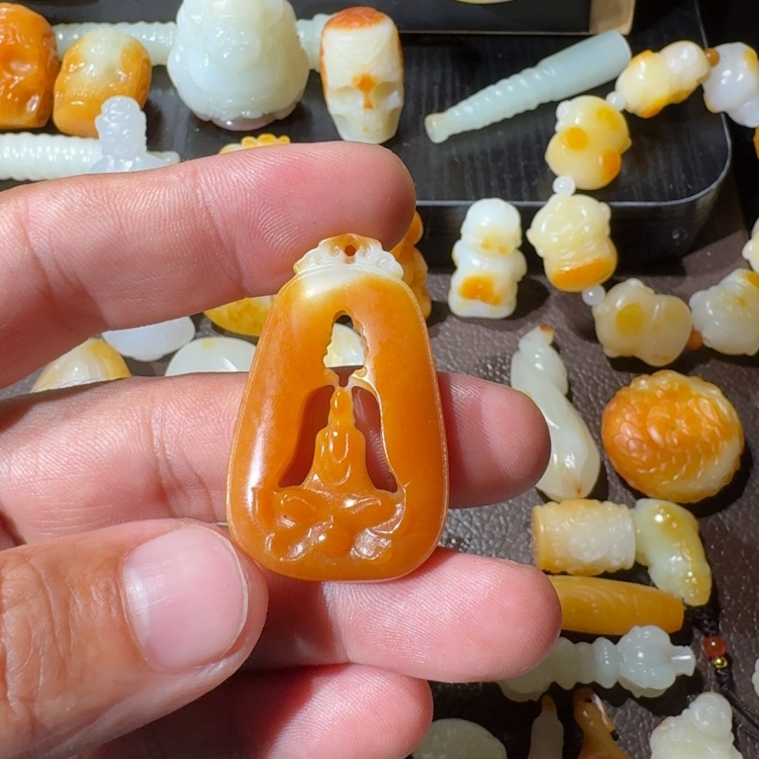 多***忙和田玉未镶嵌挂件