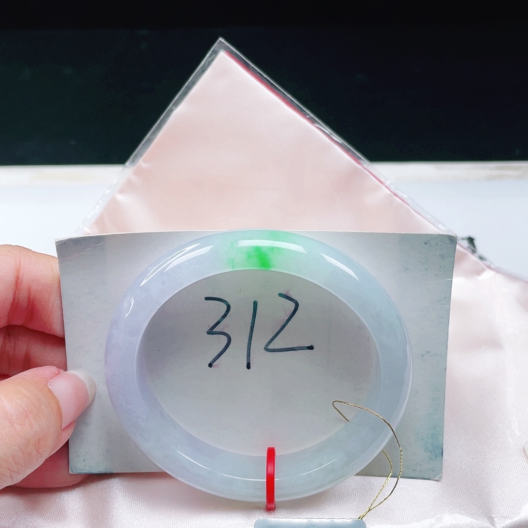 翡翠未镶嵌手镯（贵妃镯）缅甸翡翠53+