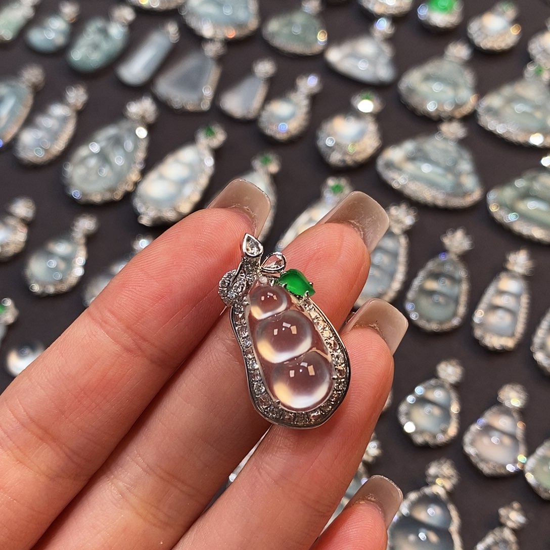 抹***¹翡翠18K金镶嵌吊坠(赠链)天然缅甸翡翠吊坠福豆