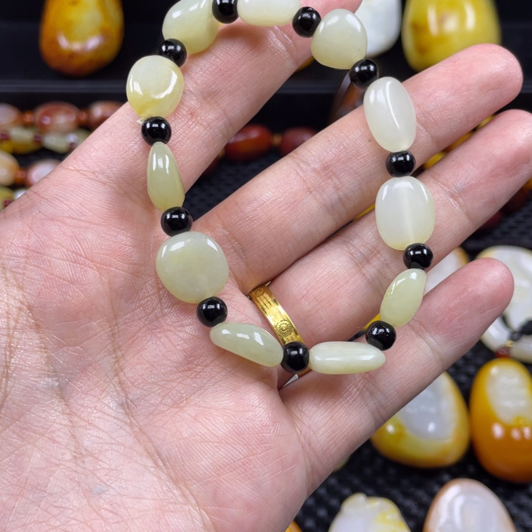 颈饰未镶嵌和田玉