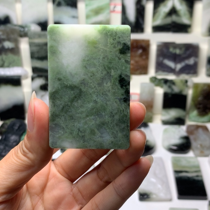 独山玉未镶嵌颈饰