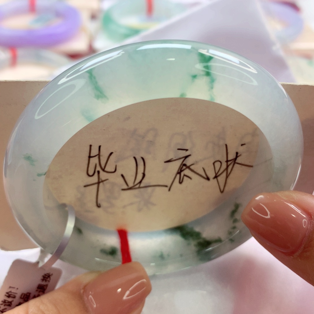翡翠手镯未镶嵌师妹