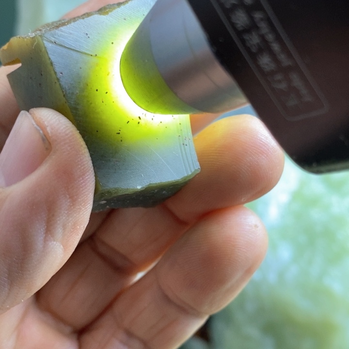 蛇纹石玉珠宝岫玉原石未镶嵌