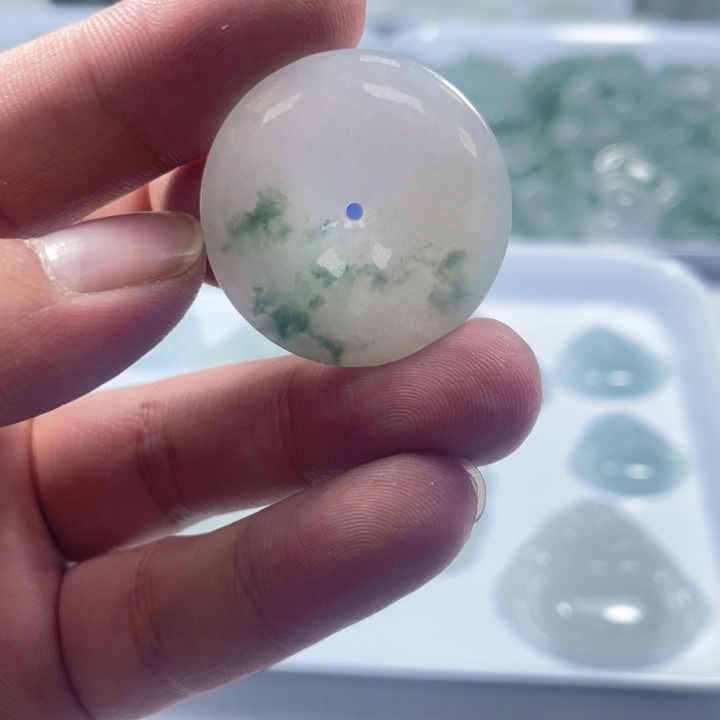 翡翠未镶嵌颈饰扣子