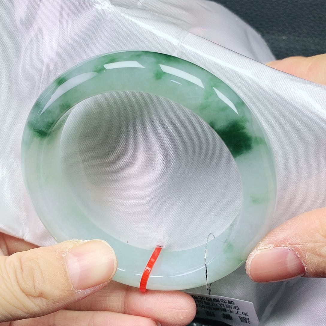 翡翠手镯未镶嵌56轮胎