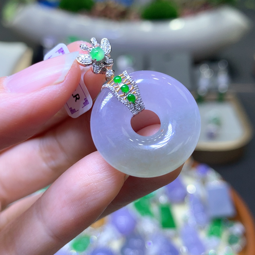 【闪购商品】翡翠颈饰18K金镶嵌翡翠吊坠项链