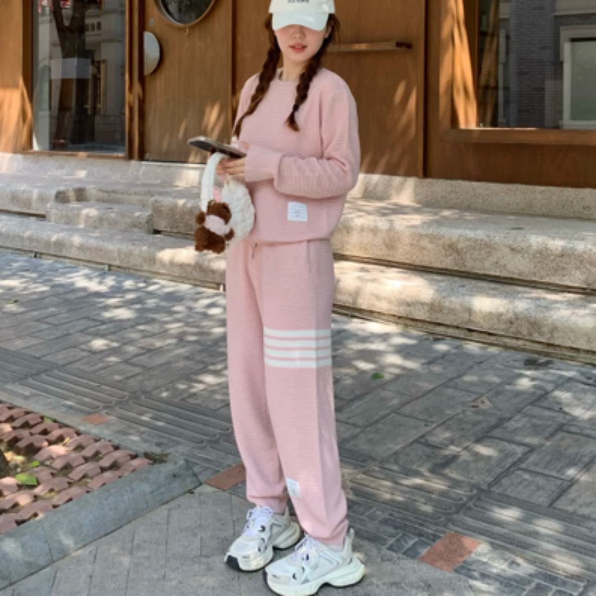 99新 THOMBROWNE wdf67 条纹图案系束脚针织运动裤 40码