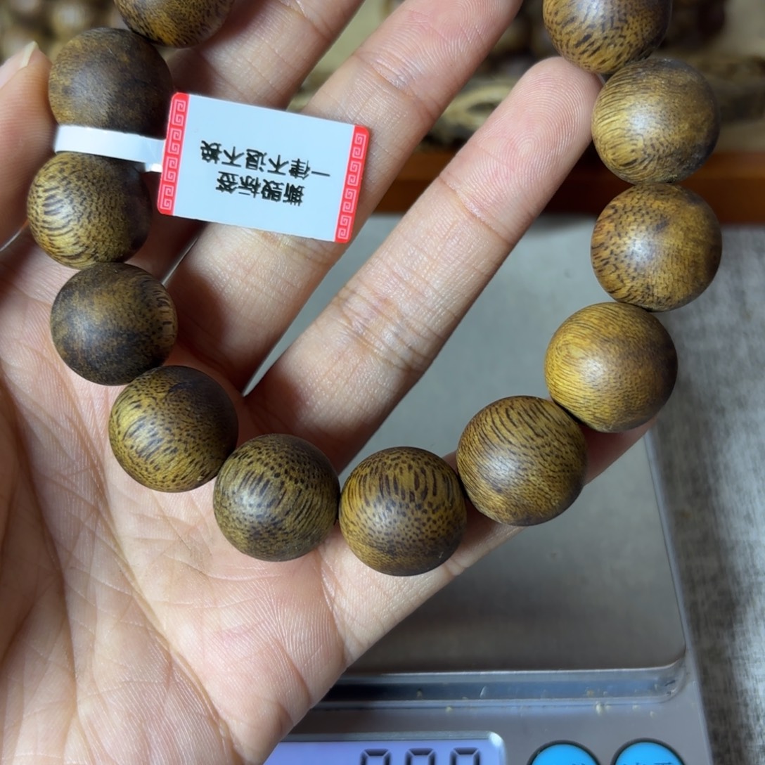 咖***【艺香阁】海南莺歌绿奇楠1.5mm18g+