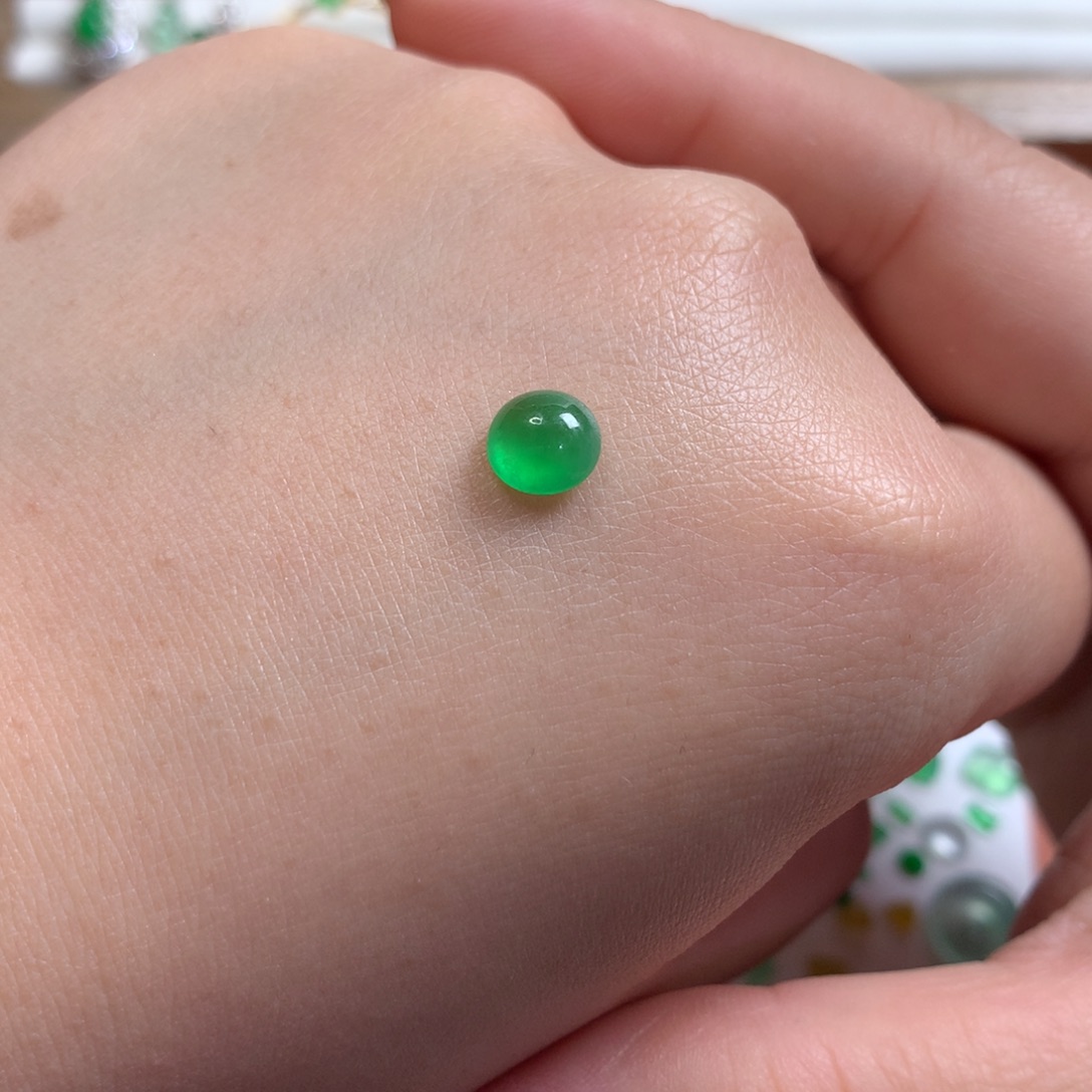 翡翠未镶嵌颈饰正阳绿蛋