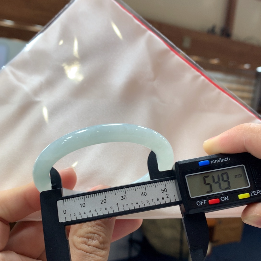 翡翠未镶嵌手镯买断不退