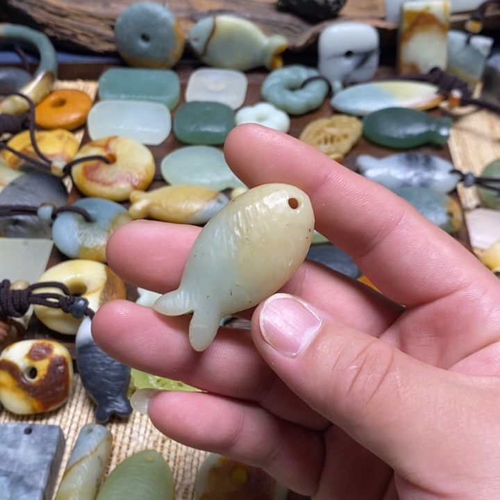 ₅***1蛇纹石玉未镶嵌颈饰