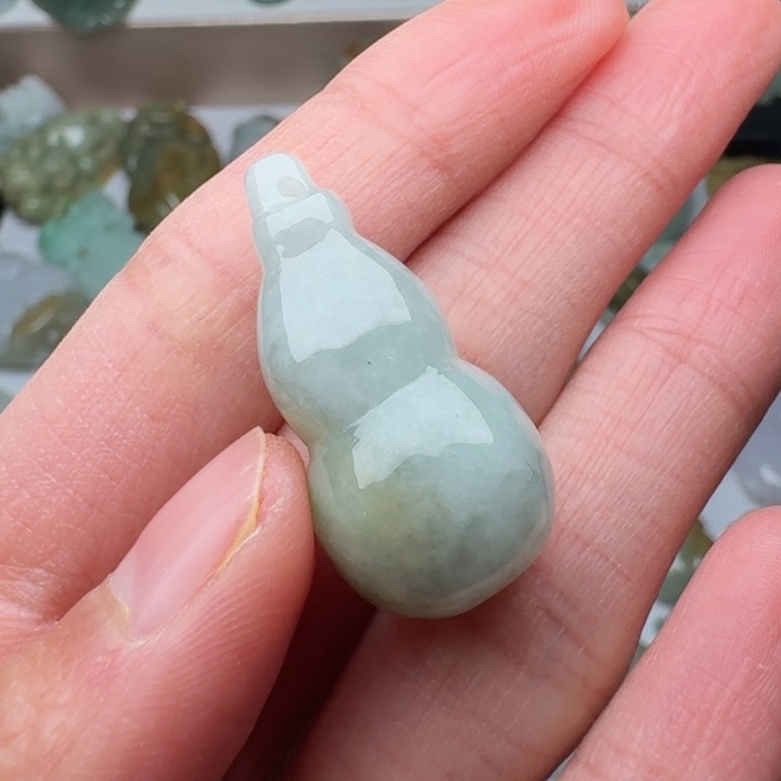 翡翠未镶嵌颈饰葫芦