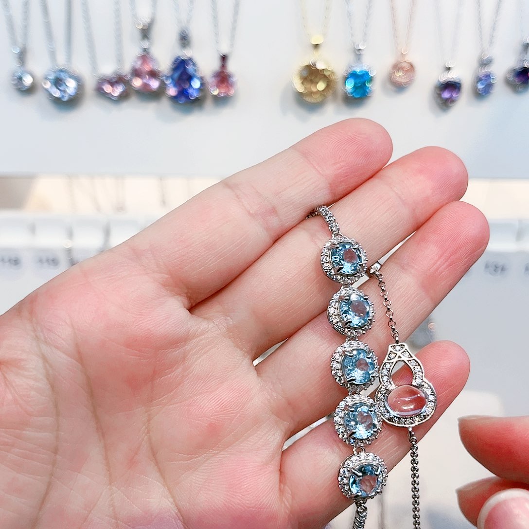 痴****岫玉银S925镶嵌手链