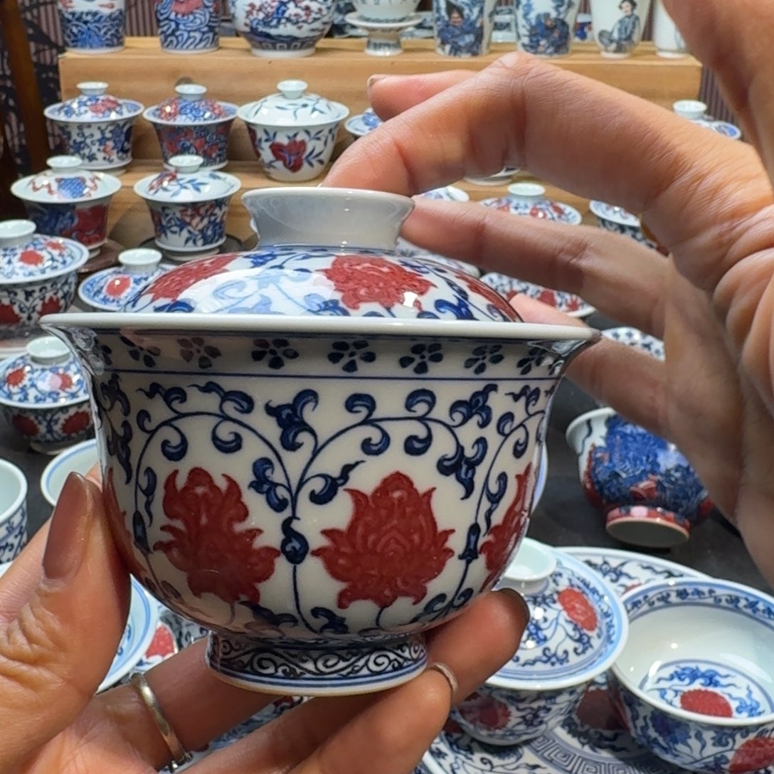 无***人微瑕缠枝莲盖碗盖碗