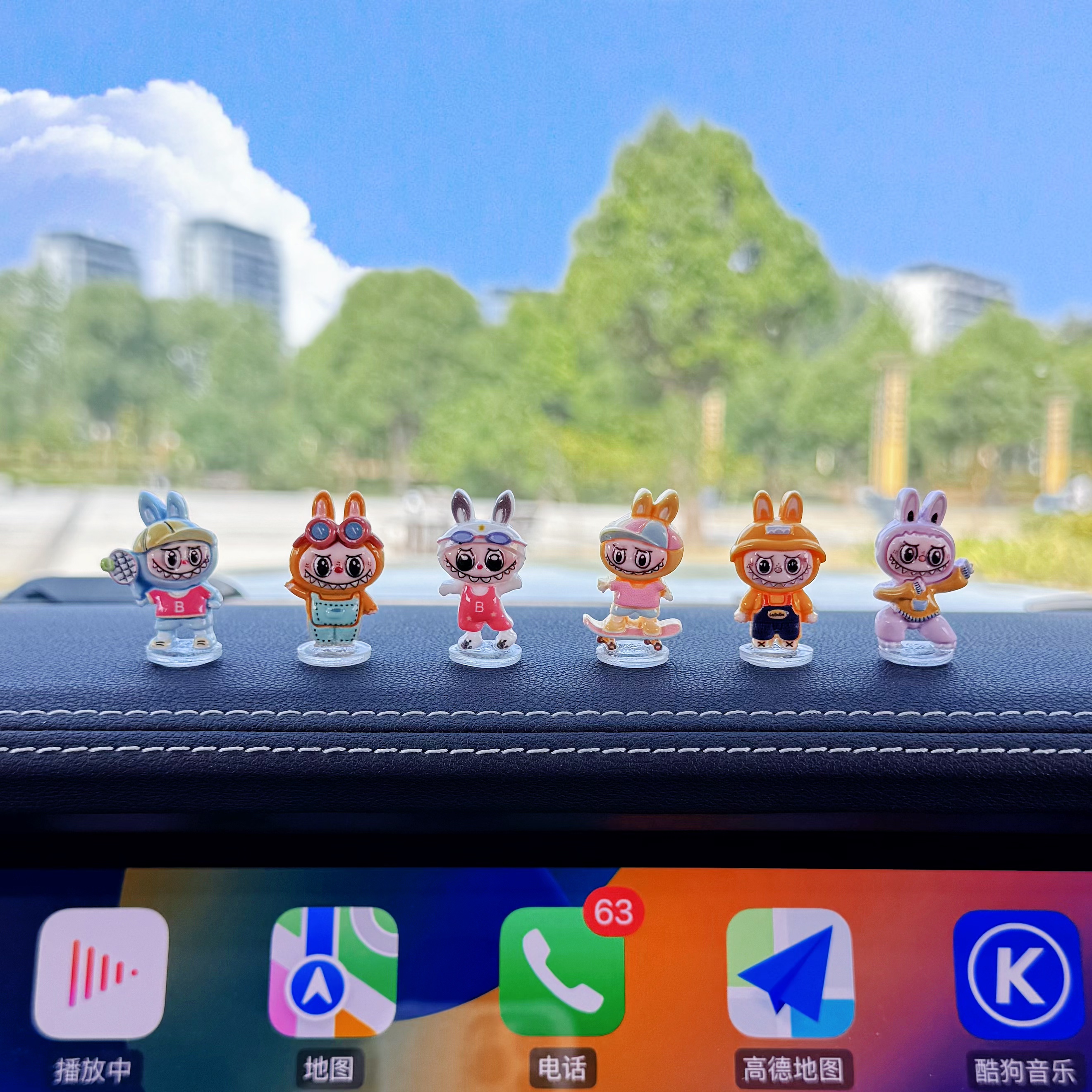 新款变装拉布布车载摆件汽车中控台摆件labubu卡通车载显示屏装饰
