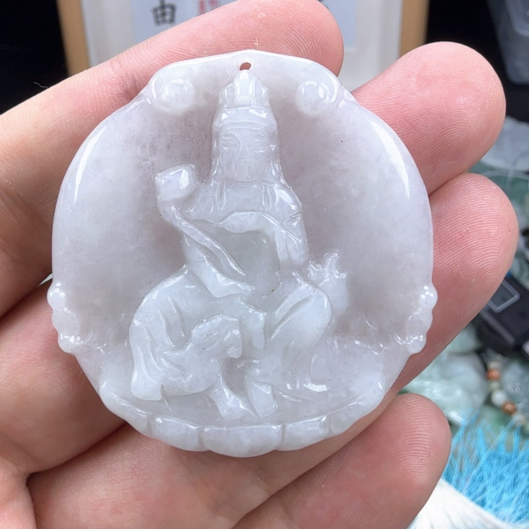 翡翠挂件未镶嵌翡翠