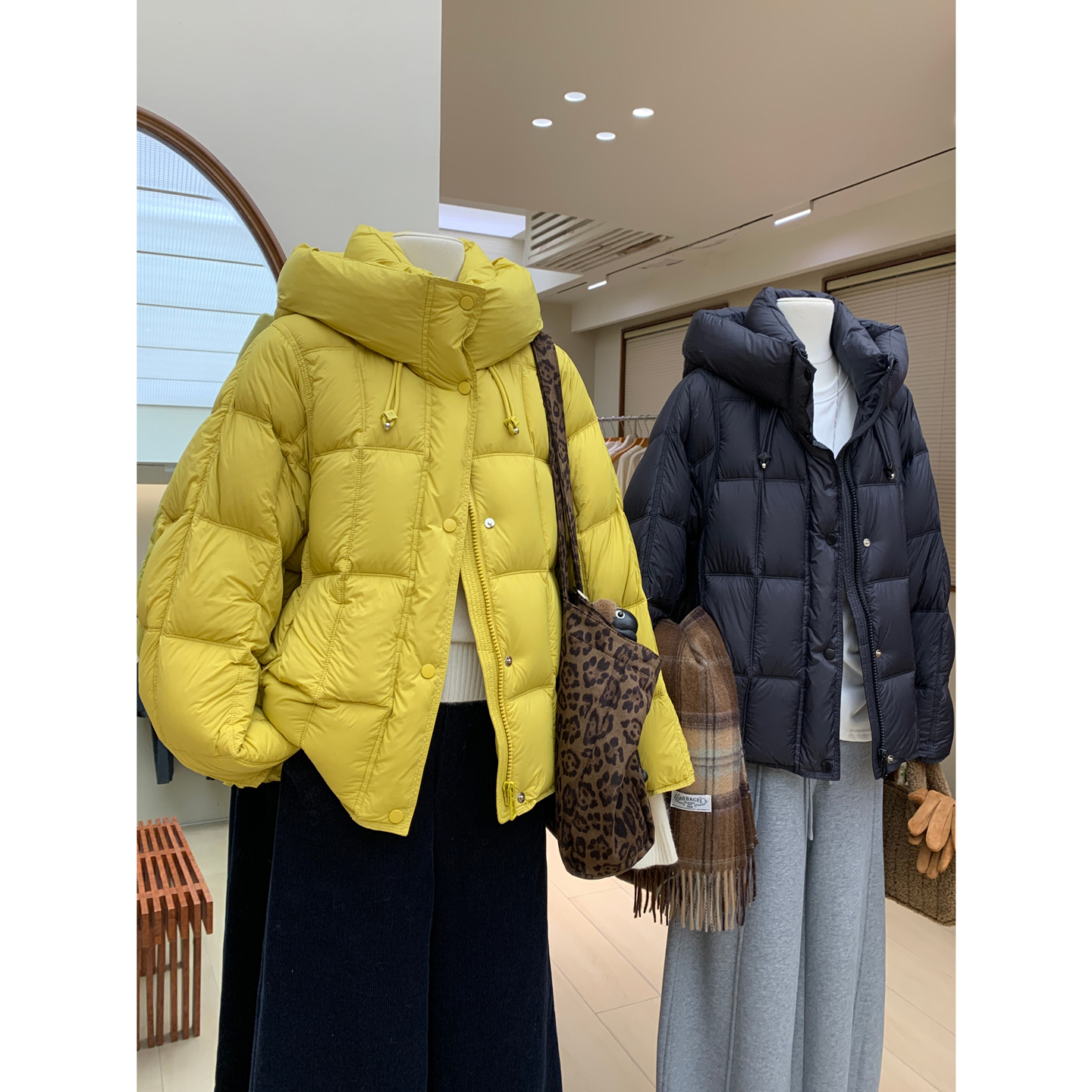 泡芙小暖包超蓬松新国标90白鸭绒连帽保暖短款防绒方格羽绒服外套