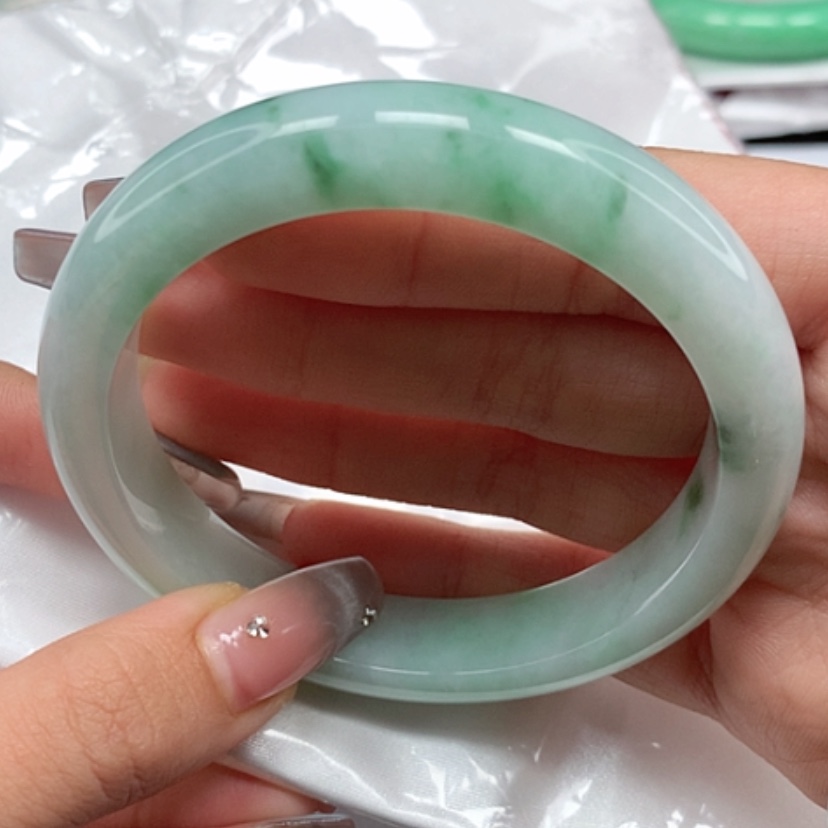 【闪购商品】翡翠手镯未镶嵌60圈