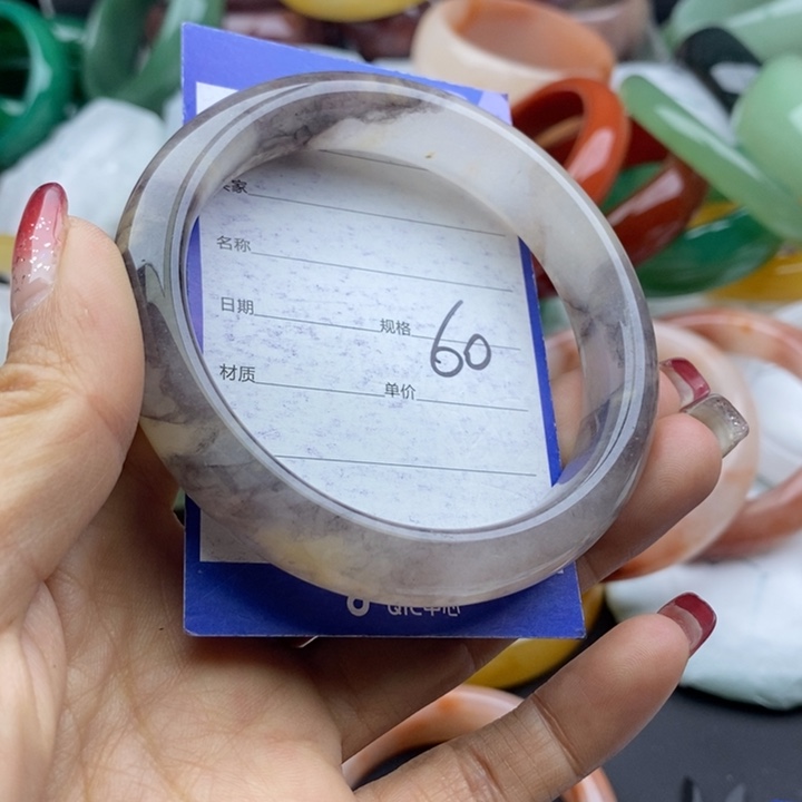 石英质玉手镯未镶嵌