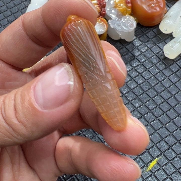 石英质玉（黄龙玉）颈饰未镶嵌