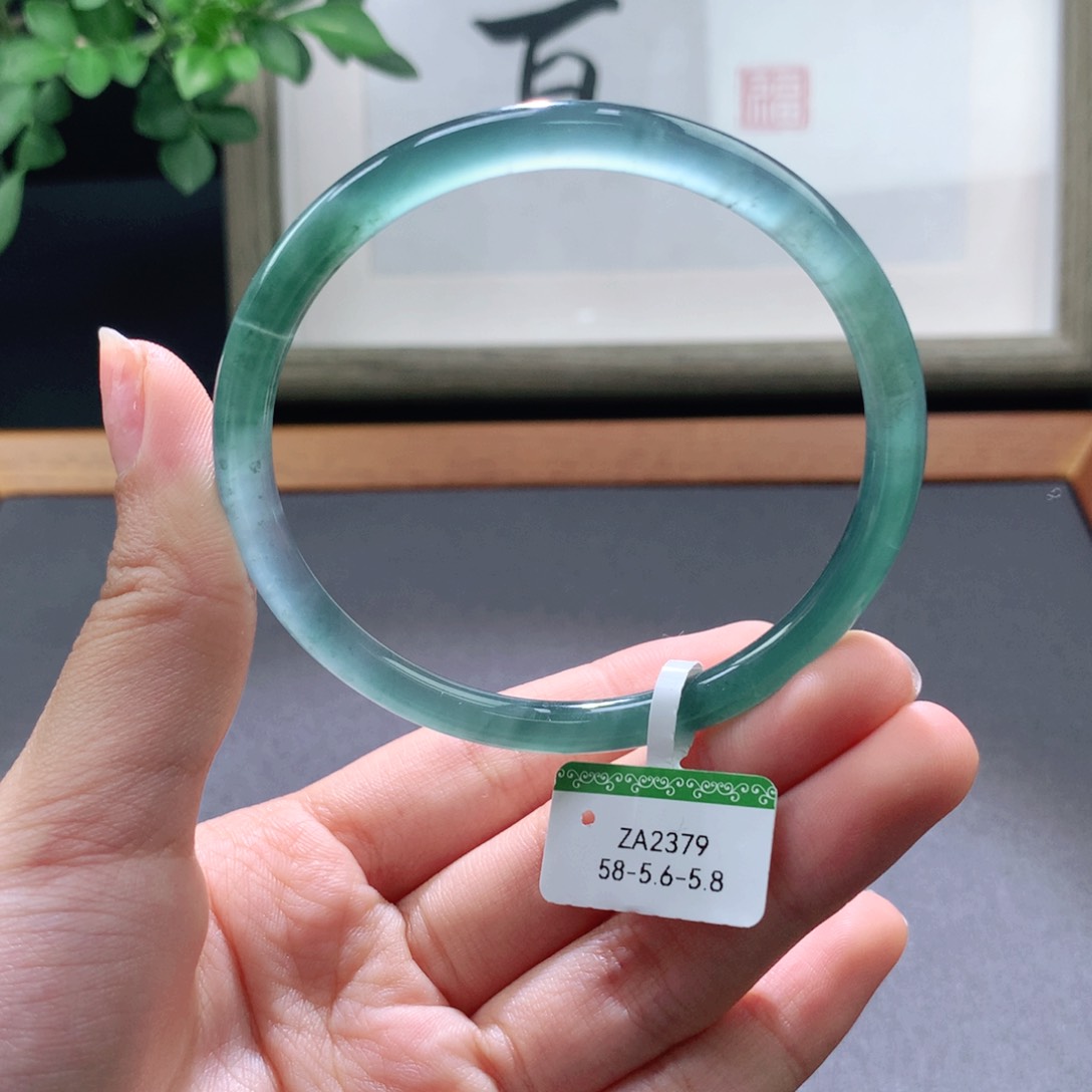 翡翠手镯未镶嵌天然翡翠手镯叮当镯