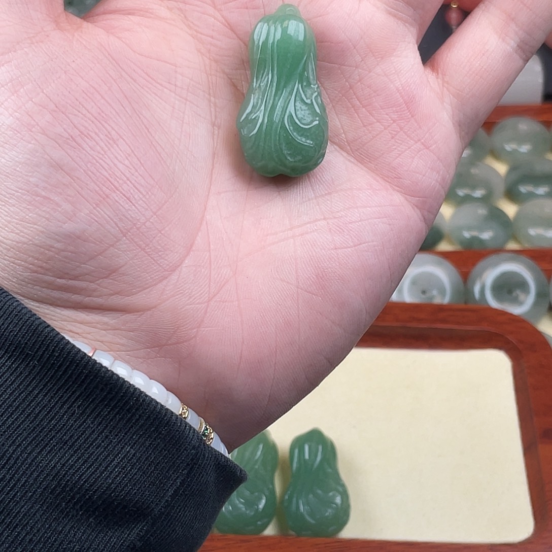 石英质玉未镶嵌颈饰