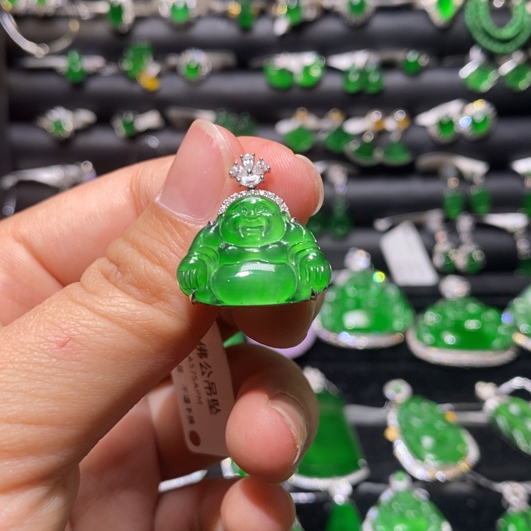 翡翠颈饰18K金镶嵌天然翡翠