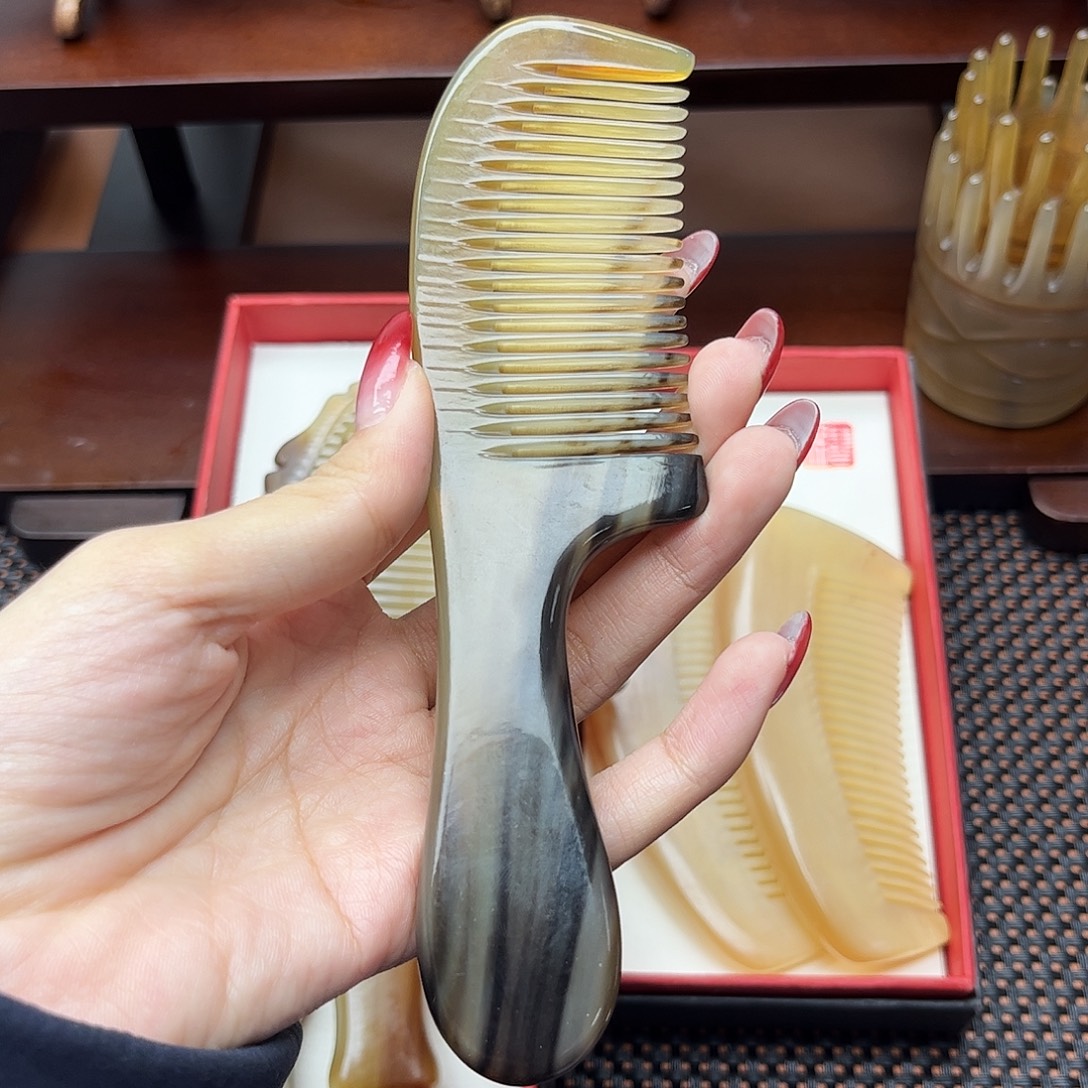 手工制作纯牛角梳子